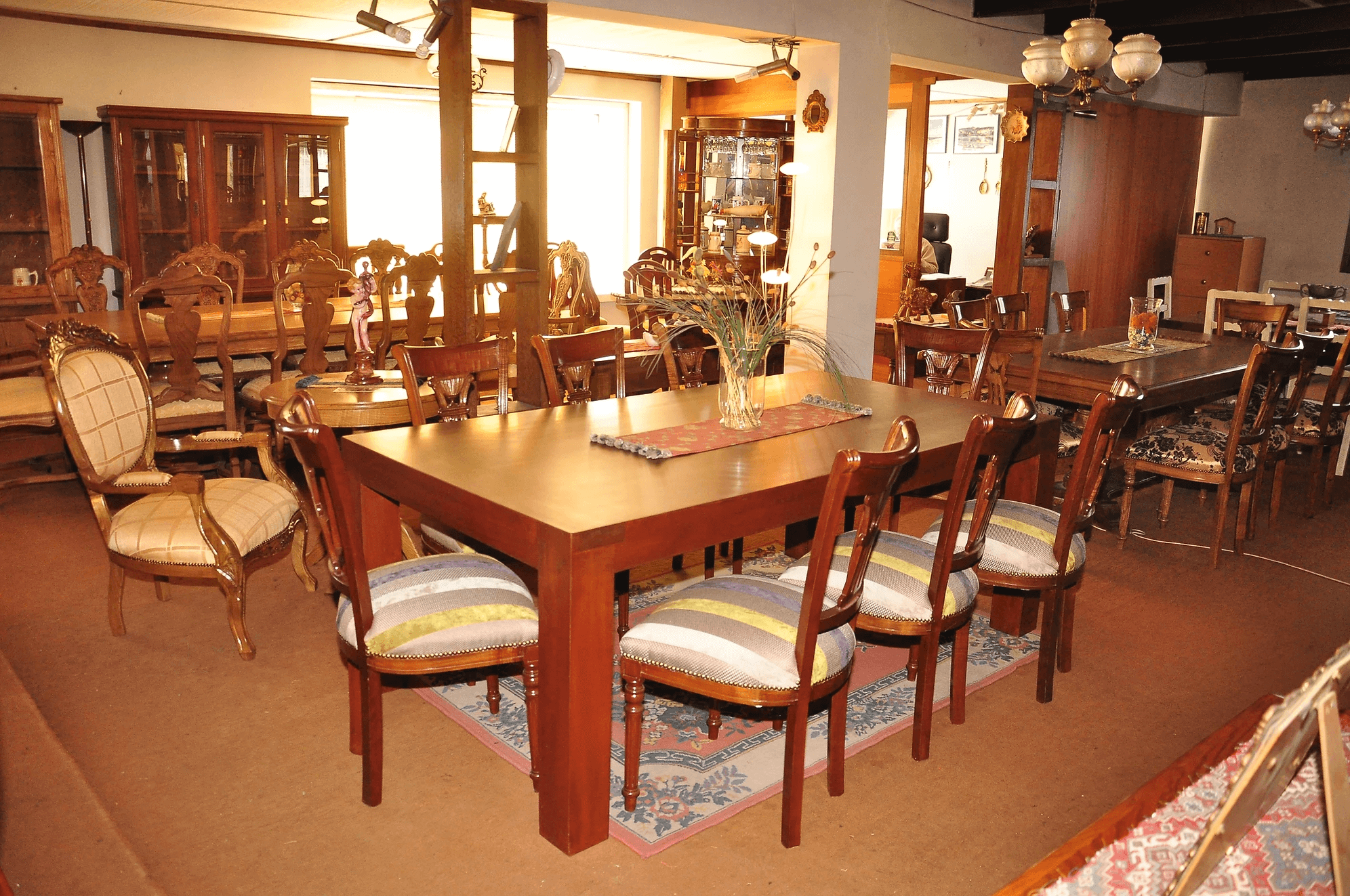 Mesa y sillas de comedor