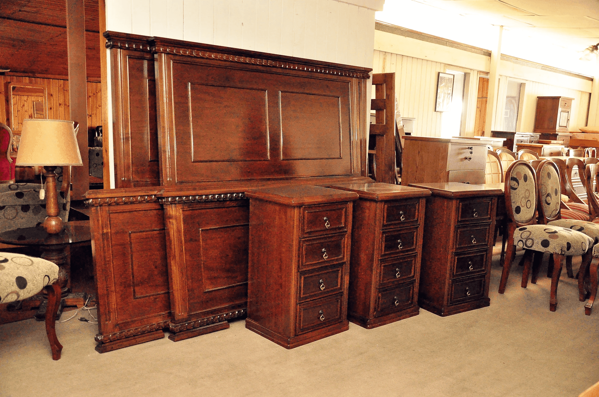 Respaldo de cama con veladores