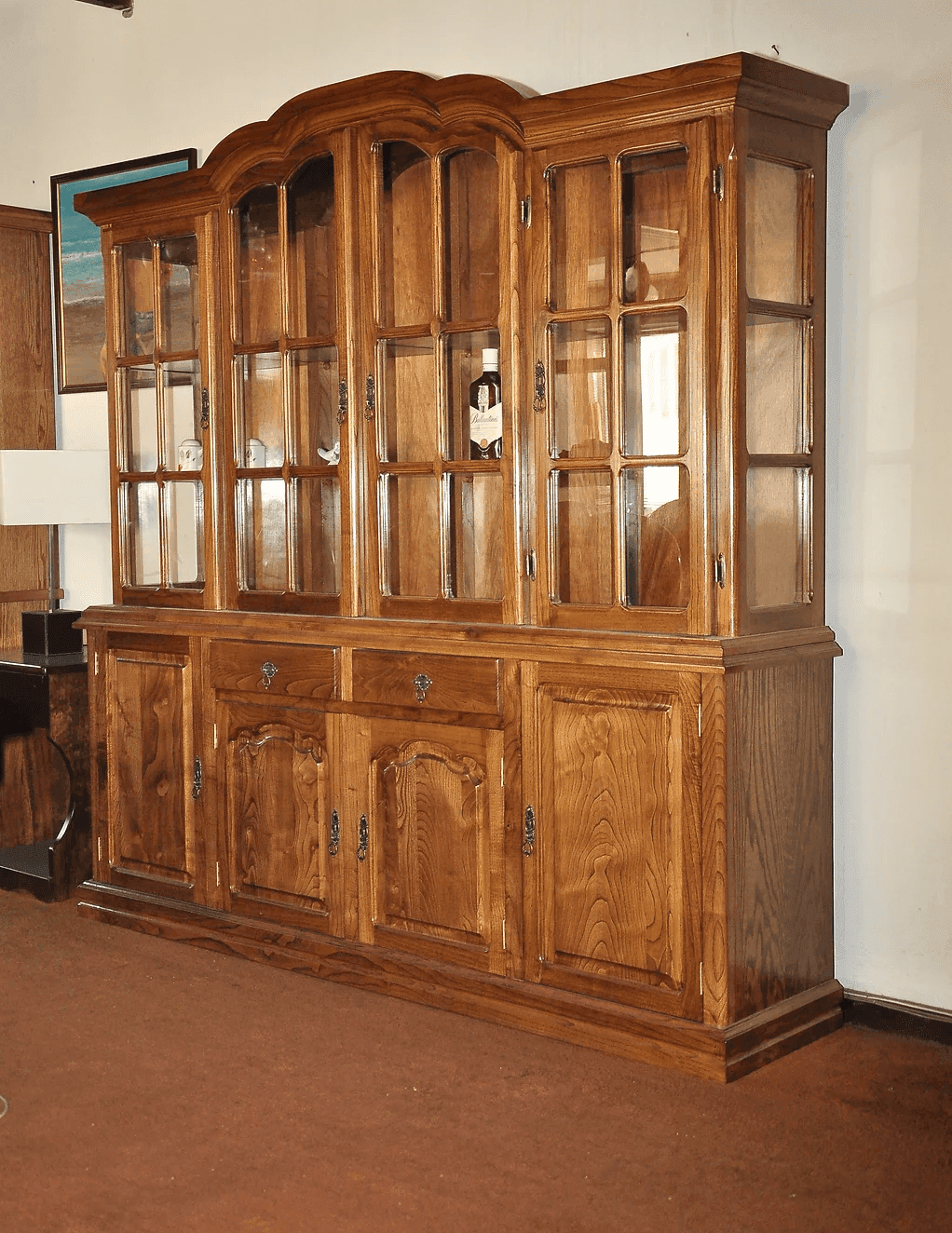 Vitrina de madera y vidrio